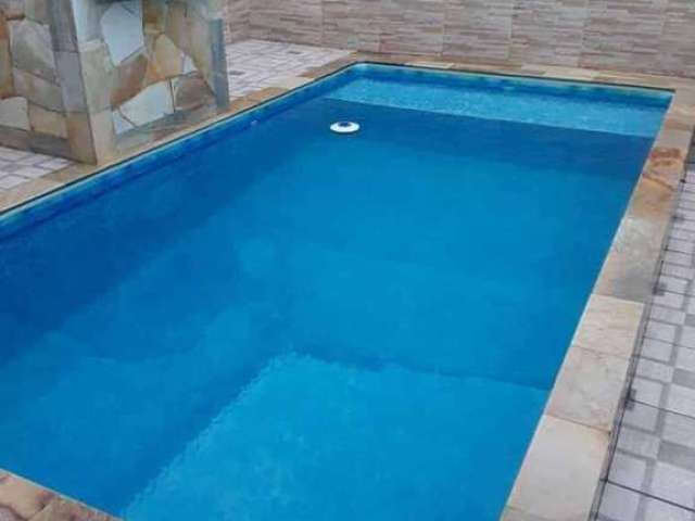 Casa Padrão;uma bela casa situado a 250 metros da praia  com uma bela piscina.