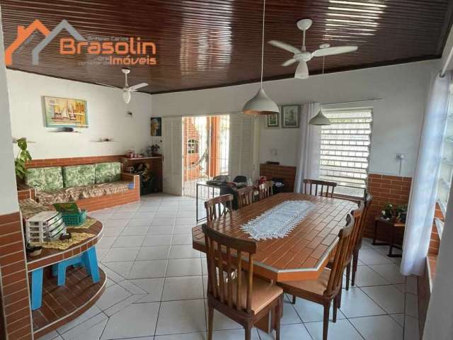 Casa 3 dormitórios à venda no bairro Vera Cruz, Mongaguá/SP.