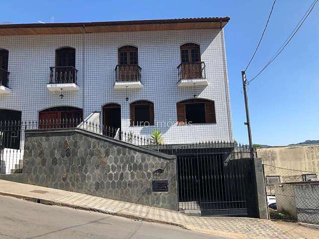 Casa com 3 quartos à venda na Rua Rafael Zacarias, Democrata, Juiz de Fora por R$ 650.000