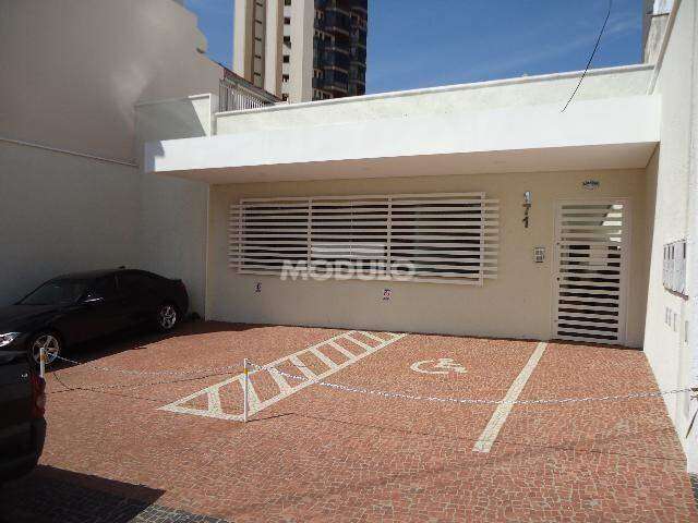 Casa comercial para locação no Centro