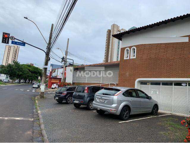 Casa comercial para locação no Centro