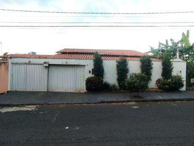 CASA RESIDENCIAL à venda, 5 quartos, 2 suítes, 3 vagas, Chácaras Tubalina e Quartel - Uberlândia/MG