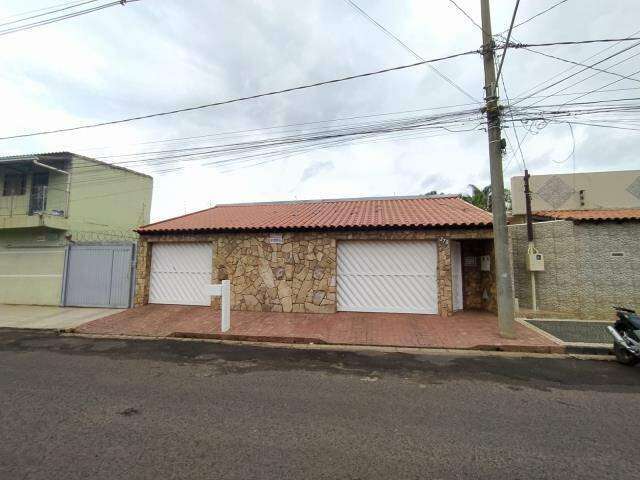 CASA RESIDENCIAL à venda, 3 quartos, 1 suíte, 5 vagas, Segismundo Pereira - Uberlândia/MG