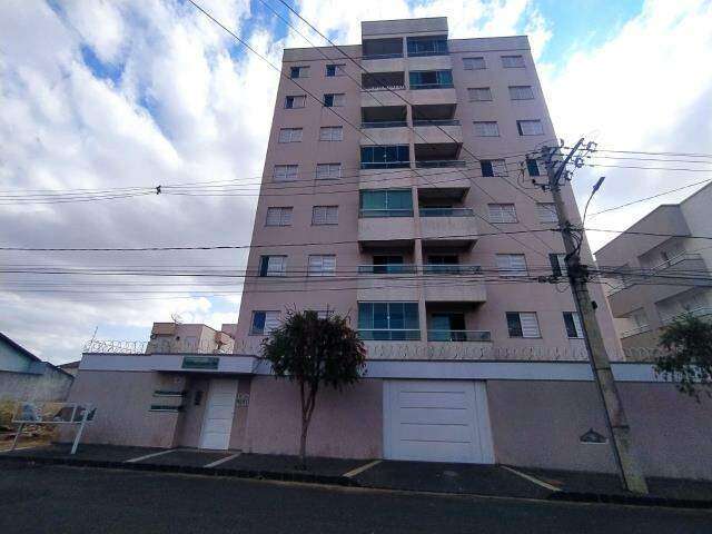 APARTAMENTO à venda, 3 quartos, 1 suíte, 1 vaga, Segismundo Pereira - Uberlândia/MG