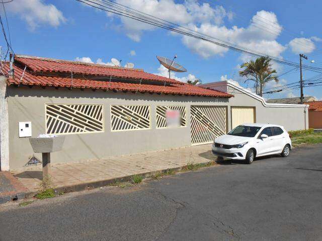 CASA RESIDENCIAL à venda, 3 quartos, 1 suíte, 3 vagas, JARDIM PATRICIA - Uberlândia/MG