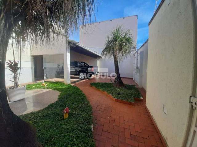 CASA RESIDENCIAL à venda, 4 quartos, 2 suítes, 4 vagas, ALTO UMUARAMA - Uberlândia/MG