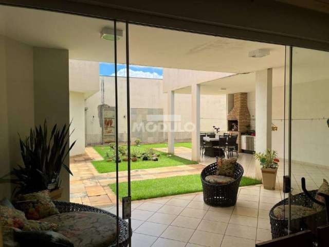 CASA RESIDENCIAL à venda, 3 quartos, 2 vagas, Chácaras Tubalina e Quartel - Uberlândia/MG