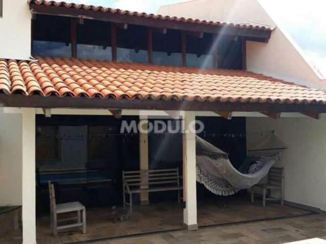 CASA RESIDENCIAL à venda, 3 quartos, 3 suítes, 3 vagas, Santa Mônica - Uberlândia/MG