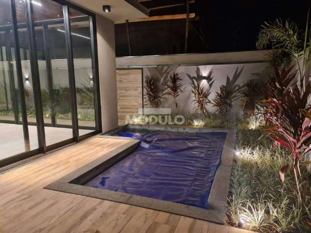 Exelente Casa com Fino Acabamento em Condominio Alphaville