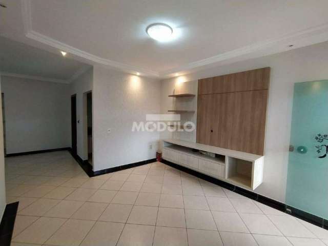 CASA RESIDENCIAL à venda, 4 quartos, 1 suíte, 3 vagas, ALTO UMUARAMA - Uberlândia/MG