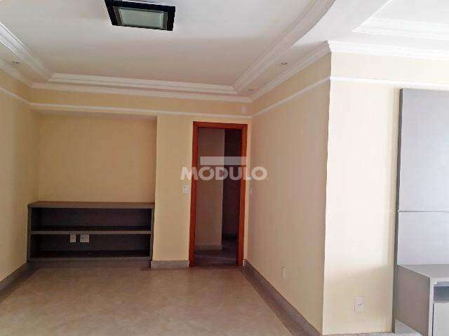 APARTAMENTO à venda, 3 quartos, 1 suíte, 2 vagas, CENTRO - Uberlândia/MG