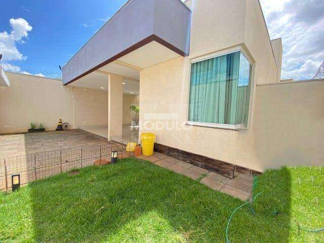 CASA RESIDENCIAL à venda, 3 quartos, 1 suíte, 6 vagas, Segismundo Pereira - Uberlândia/MG