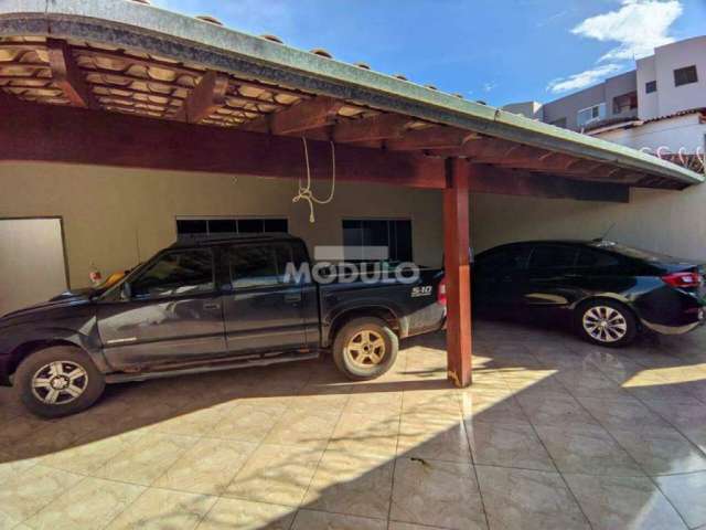 CASA RESIDENCIAL à venda, 3 quartos, 1 suíte, 4 vagas, JARDIM PATRICIA - Uberlândia/MG