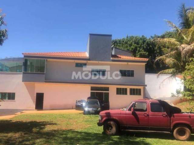 CHÁCARA à venda, 3 quartos, 4 suítes, 10 vagas, Bairro Zona Rural - Uberlândia/MG