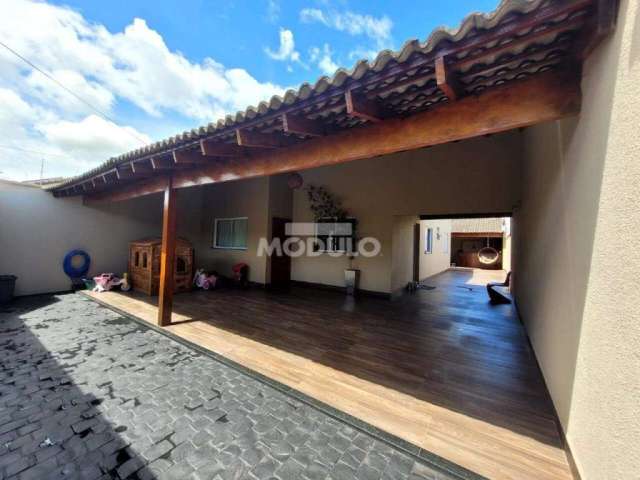 CASA RESIDENCIAL à venda, 3 quartos, 1 suíte, 6 vagas, Granada - Uberlândia/MG