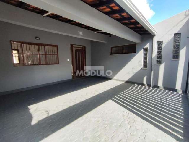 CASA RESIDENCIAL à venda, 3 quartos, 1 suíte, 2 vagas, Santa Mônica - Uberlândia/MG