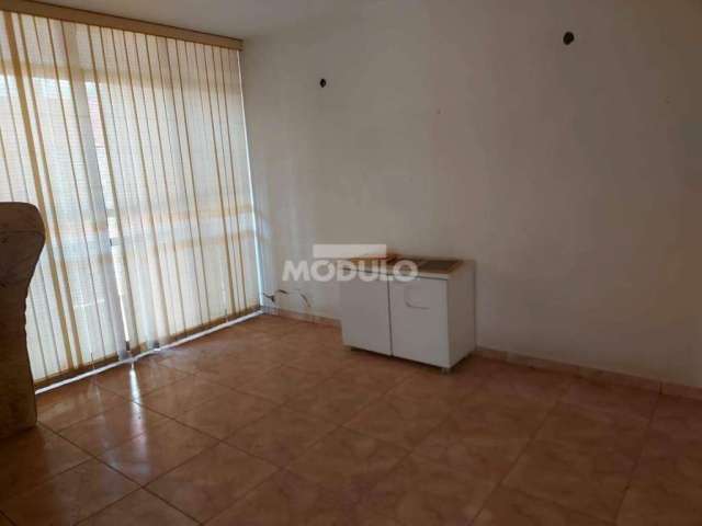 CASA RESIDENCIAL à venda, 3 quartos, 2 suítes, CENTRO - Uberlândia/MG