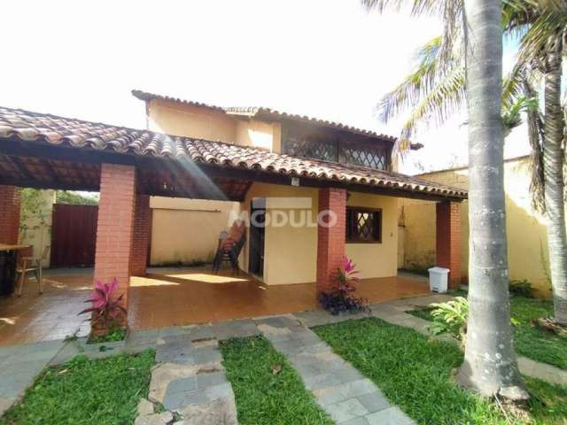 CASA RESIDENCIAL à venda, 3 quartos, 1 suíte, 10 vagas, UMUARAMA - Uberlândia/MG