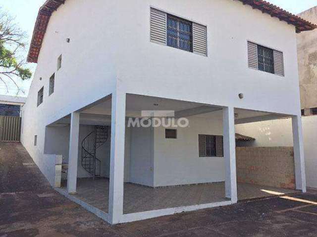 CASA COMERCIAL / RESIDENCIAL à venda, 3 quartos, 3 suítes, 8 vagas, CIDADE JARDIM - Uberlândia/MG