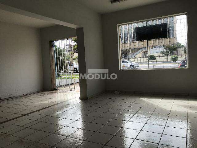 Casa comercial para locação no Bairro Cazeca