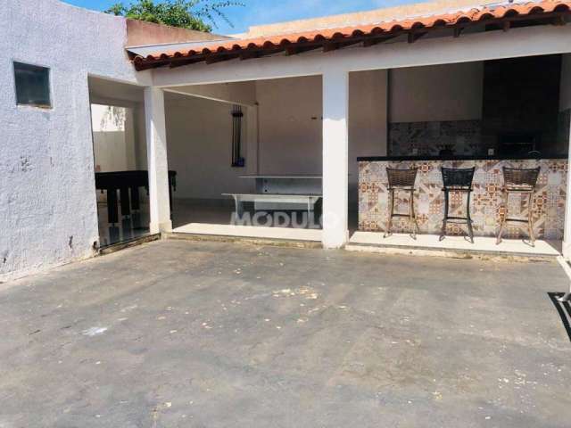 CASA RESIDENCIAL à venda, 4 quartos, 1 suíte, 2 vagas, JARDIM AMERICA - Uberlândia/MG