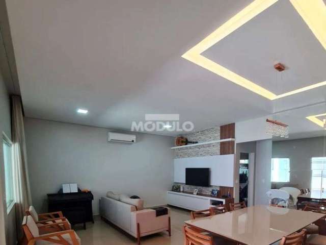 CASA RESIDENCIAL à venda, 3 quartos, 3 suítes, Santa Mônica - Uberlândia/MG