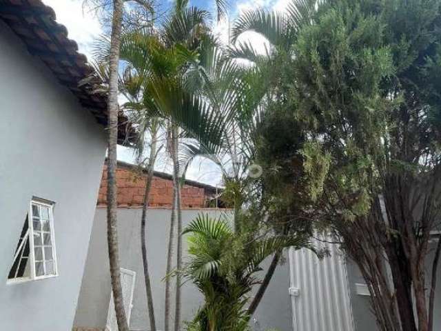 Casa com bom acabamento no Botanico