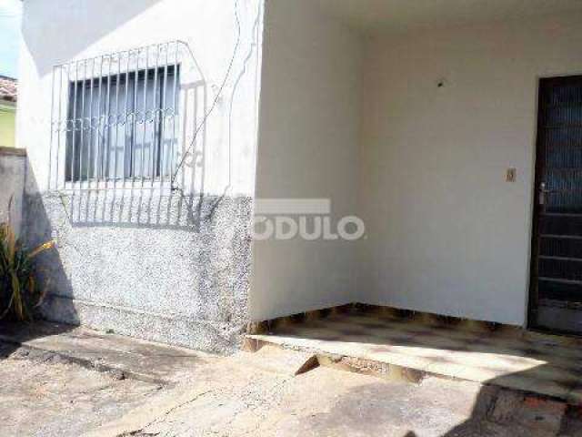 Casa residencial para locação, bairro Saraiva