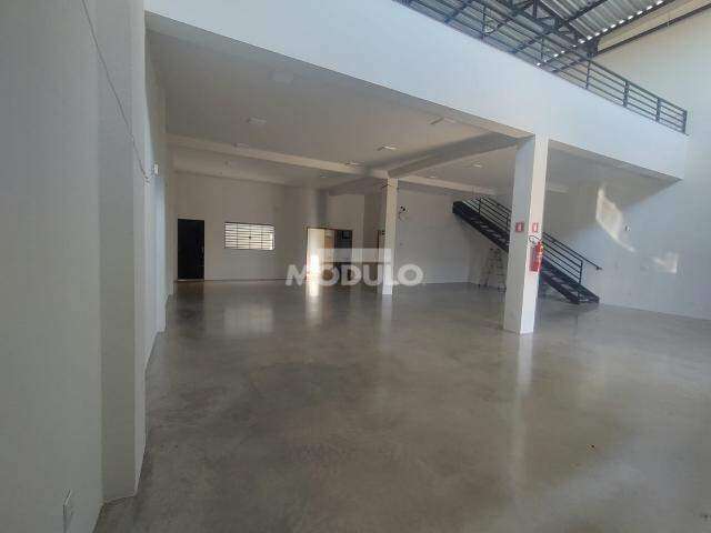 CASA COMERCIAL à venda, 4 vagas, ALTO UMUARAMA - Uberlândia/MG