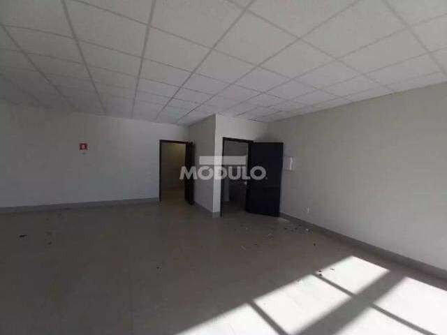 Sala comercial para locação, bairro Jardim Karaiba