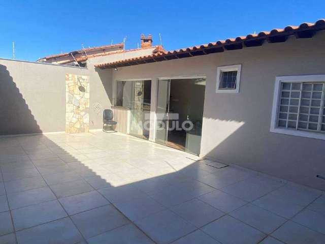 Excelente Casa com Fino Acabamento Santa Monica