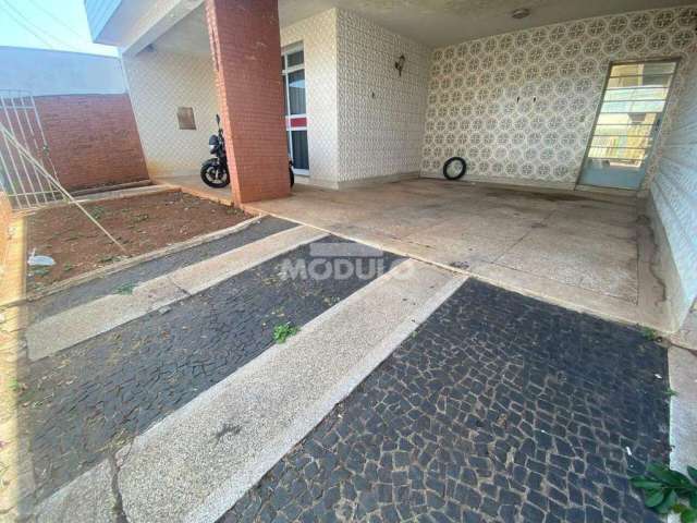 CASA RESIDENCIAL à venda, 3 quartos, 1 suíte, 3 vagas, Osvaldo Rezende - Uberlândia/MG