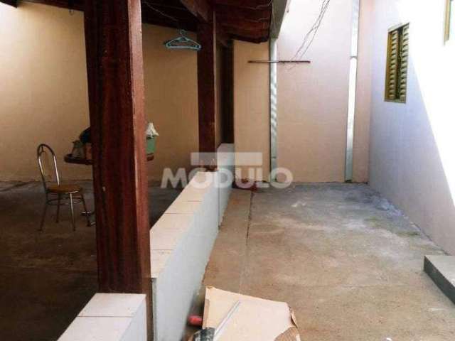 CASA RESIDENCIAL à venda, 4 quartos, 2 vagas, JARDIM DAS PALMEIRAS - Uberlândia/MG