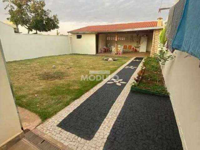 CASA RESIDENCIAL à venda, 3 quartos, 1 suíte, 2 vagas, Daniel Fonseca - Uberlândia/MG