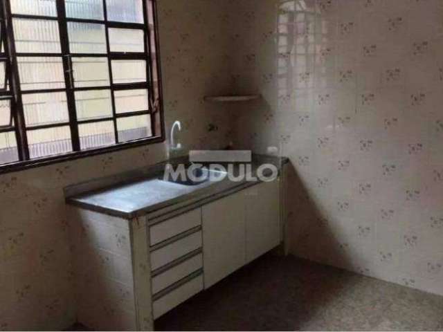 Casa residencial para locação, bairro Osvaldo Rezende