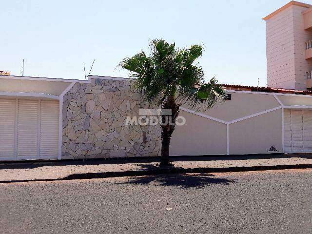 Casa residencial para locação, bairro Santa Mônica