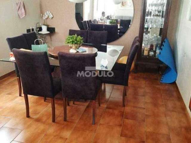 CASA RESIDENCIAL à venda, 3 quartos, 2 suítes, 4 vagas, Vigilato Pereira - Uberlândia/MG