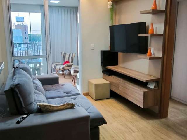 Apartamento reformado com armário em todos cômodos