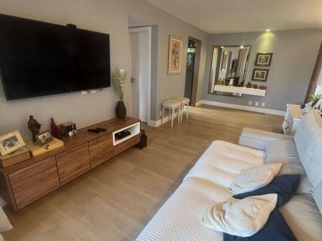 Lindo Apartamento de 2 quartos vista Mar no Costa Azul com 2 vagas reformado