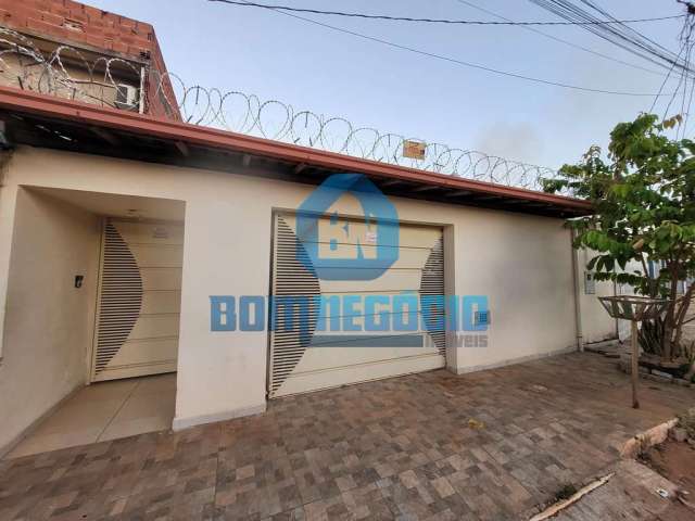 Casa plana e em lote inteiro à venda, NO BAIRRO CIDADE JARDIM, GOVERNADOR VALADARES - MG