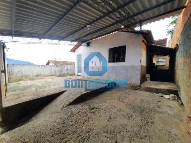 Casa com quintal e 2 dormitórios à venda, GOVERNADOR VALADARES - MG