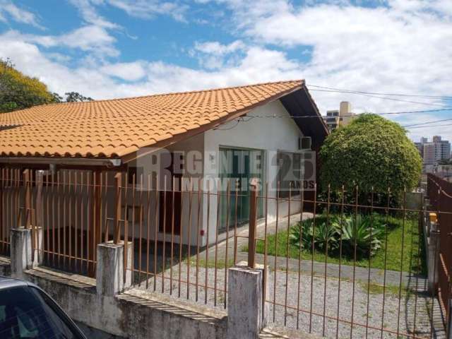 Casa à venda no bairro Estreito em Florianópolis