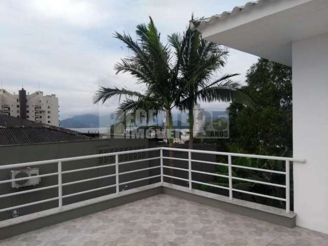 Casa à venda no bairro Agronômica em Florianópolis