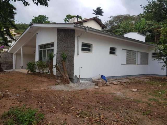 Casa à venda no bairro Carvoeira em Florianópolis.