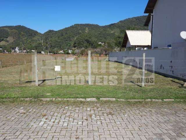 Terreno à venda no bairro Ribeirão da Ilha em Florianópolis