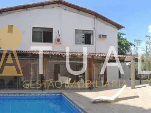 Casa para vender com 5 quartos sendo 3 suítes no Costa Azul