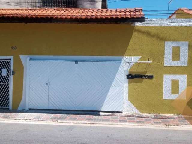 Vende-se terreno com 4 casas no quintal.