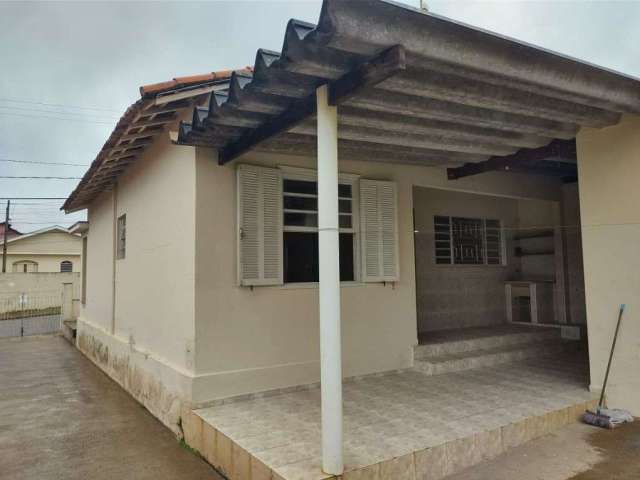 Casa com 2 dormitórios à venda, 111 m² por R$ 420.000 - Bairro São Pedro  Valinhos - Valinhos/SP