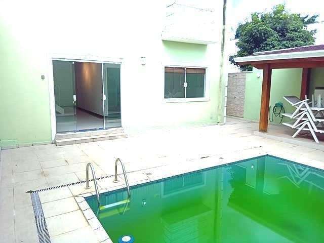 casa com piscina para venda na granja viana R$ 910.000,00