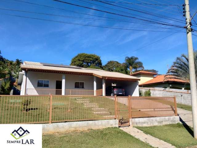 Casa com 3 suites, salas e cozinha conjugadas, piscina e 2 vagas cobertas no parque são gabriel